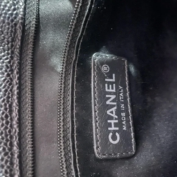 🎉HOST PICK🎉CHANEL Caviar Classic tote - Picture 8 of 10